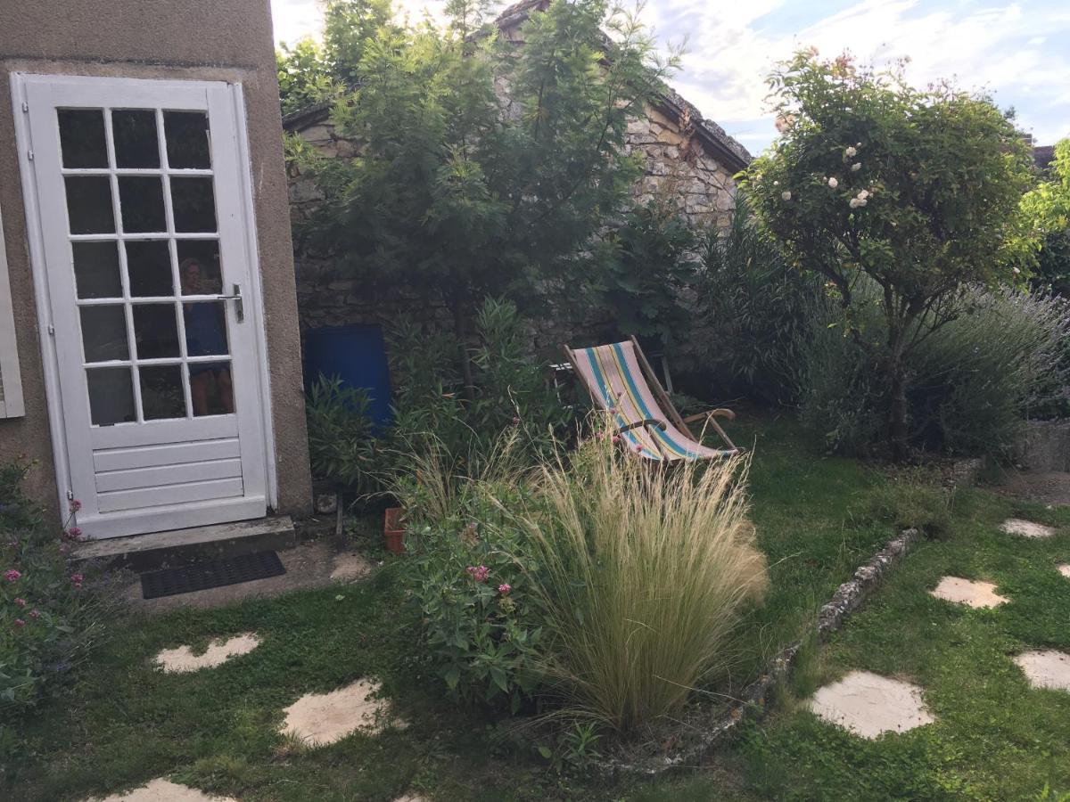 Chez Fred Avec Vue Sur Le Chateau Angles-sur-l'Anglin Exterior photo