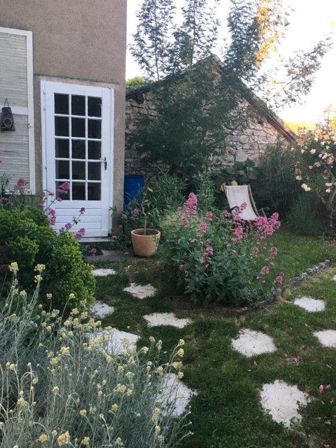 Chez Fred Avec Vue Sur Le Chateau Angles-sur-l'Anglin Exterior photo
