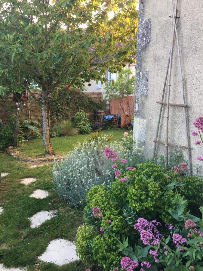 Chez Fred Avec Vue Sur Le Chateau Angles-sur-l'Anglin Exterior photo