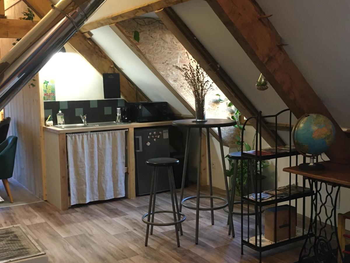 Chez Fred Avec Vue Sur Le Chateau Angles-sur-l'Anglin Exterior photo